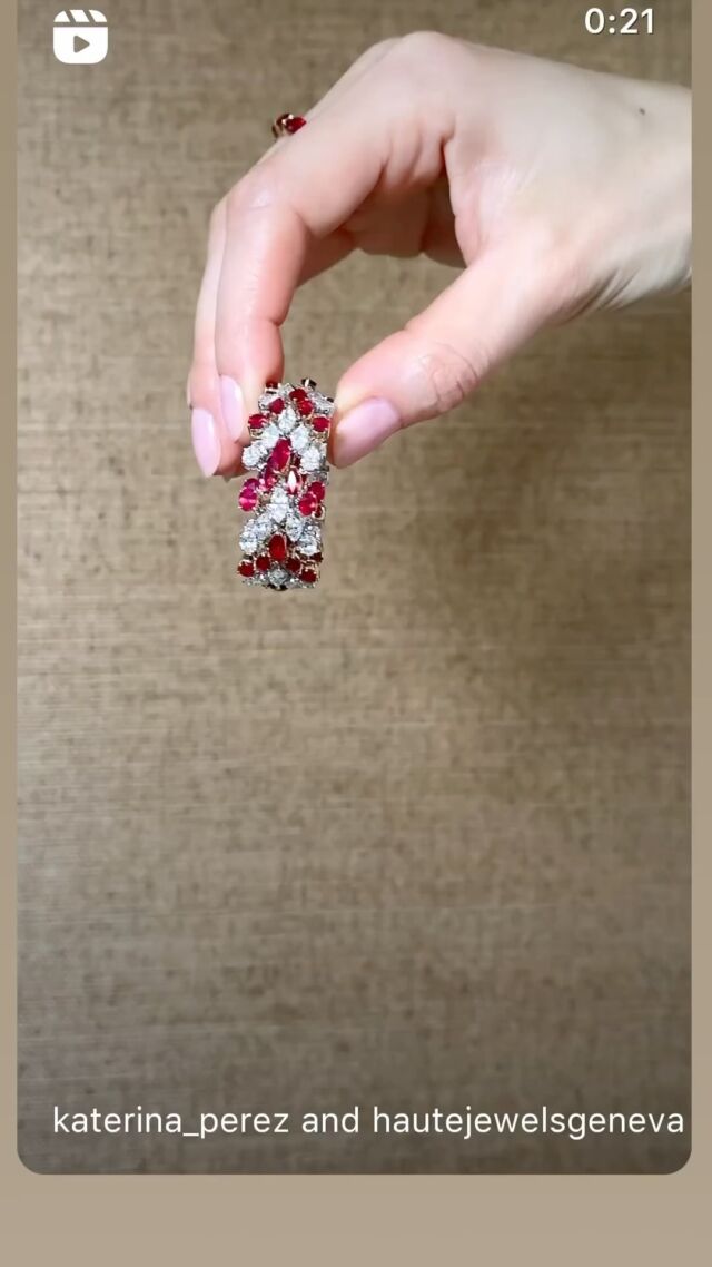 Stunning Ruby earring amd bracelet.  #.
.
.
.
.
@hautejewelsgeneva #rubyearrings #burmarubies #burmarubyearrings #flamincodancer #flamincoearrings #inspirationaljewelry #rubybracelet #rubyeternity #rubyband #rubyeternityband #rubyjewelry