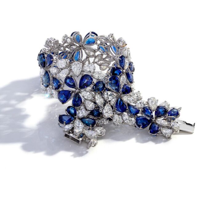 A very flexible Ceylon Sapphire amd Natural Diamond Bracelet. Each link is woven together into a tapestry of vibrant jewels. The sapphires are  meticulously selected for its vibrant hue and captivating sparkle , adding a pop of colour to your ensemble. And as with all the finest pieces, this bracelet is as gorgeous on the underside as the front. .
.
.
.
.
.
#diamondbracelet #diamondbracelets #sapphirebracelet #ceylonsapphire #ceylonsapphirebracelet #bluesapphirebracelet #highendbracelets #uniquebracelet #stackablebracelets #braceletstacks #redcarpetbracelet #weddingbracelet #engagementbracelet #braodbracelet #uniquejewels #redcarpetcollection #redcarpetjewelry #jewelrymanufacturer #jewellerymanufacturer #smartartsjewellery #privatejeweler #highjewelry #luxuryjewelry